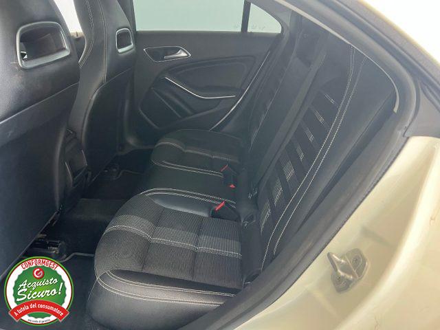 MERCEDES-BENZ CLA 200 d Automatic Sport - BERLINA -