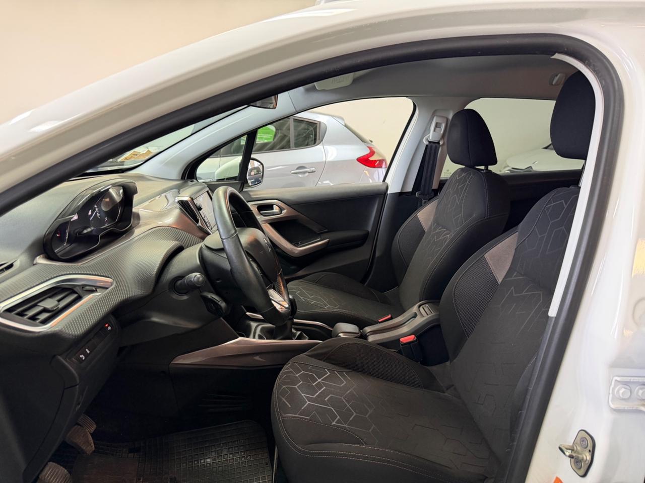 Peugeot 2008 1.2 82CV Allure