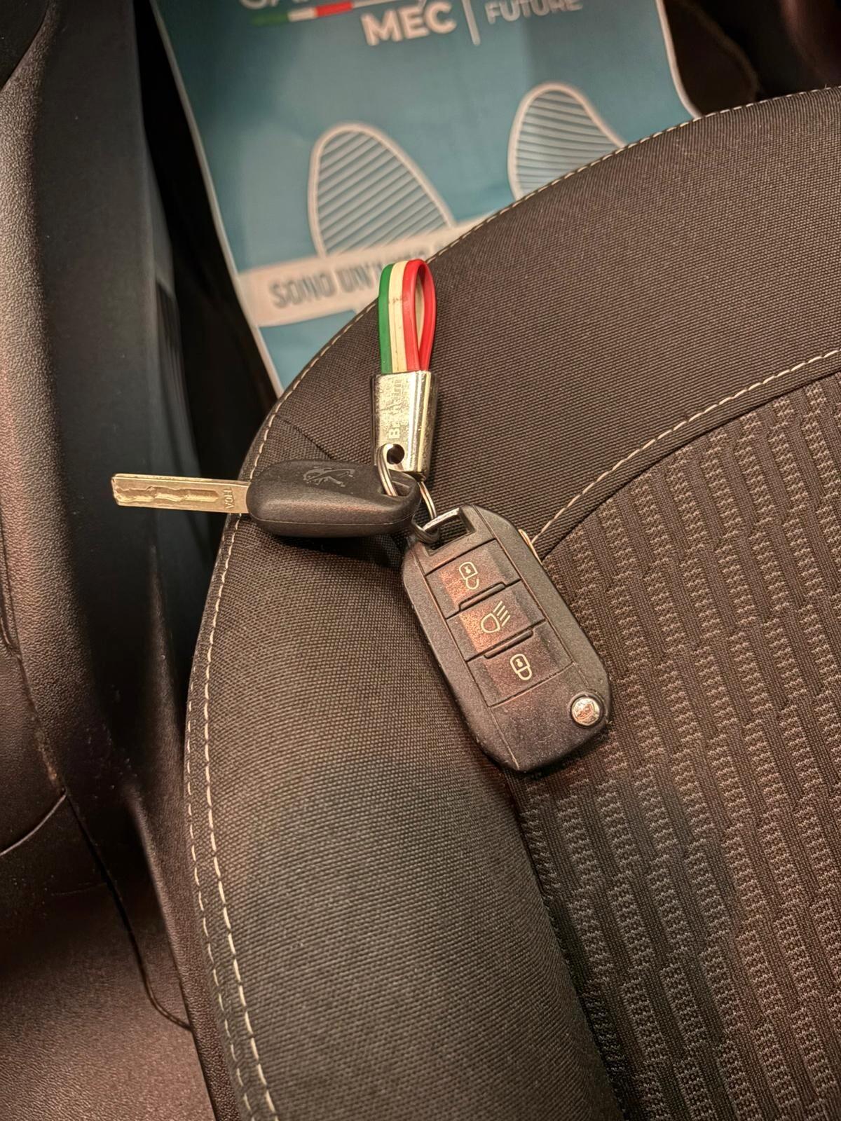 Peugeot 208 1200cc 82cv allestimento Active