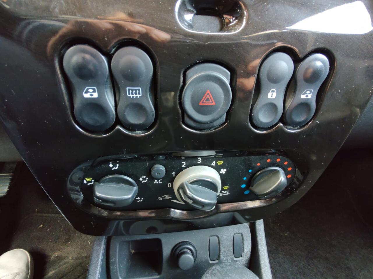 Dacia Duster 1.6 110CV 4x2 GPL Lauréate, EURO 5A, CON SCADENZA 2032, OK NEOPATENTATI, GARANZIA L.12 MESI