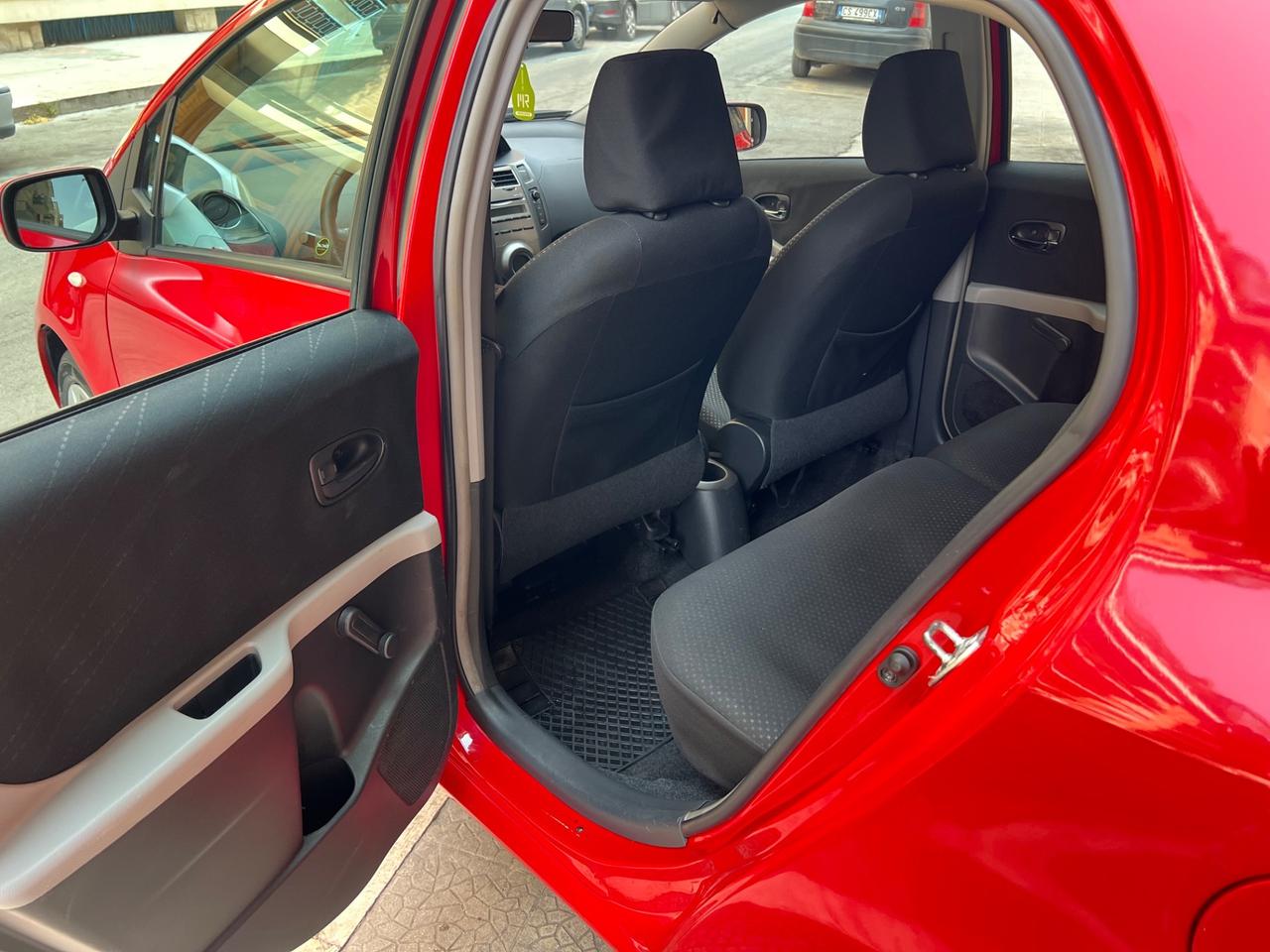Toyota Yaris 1.0 5 porte Now