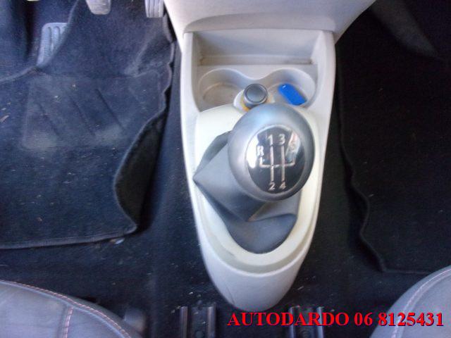 RENAULT Twingo 1.2 16V Quickshift Initiale