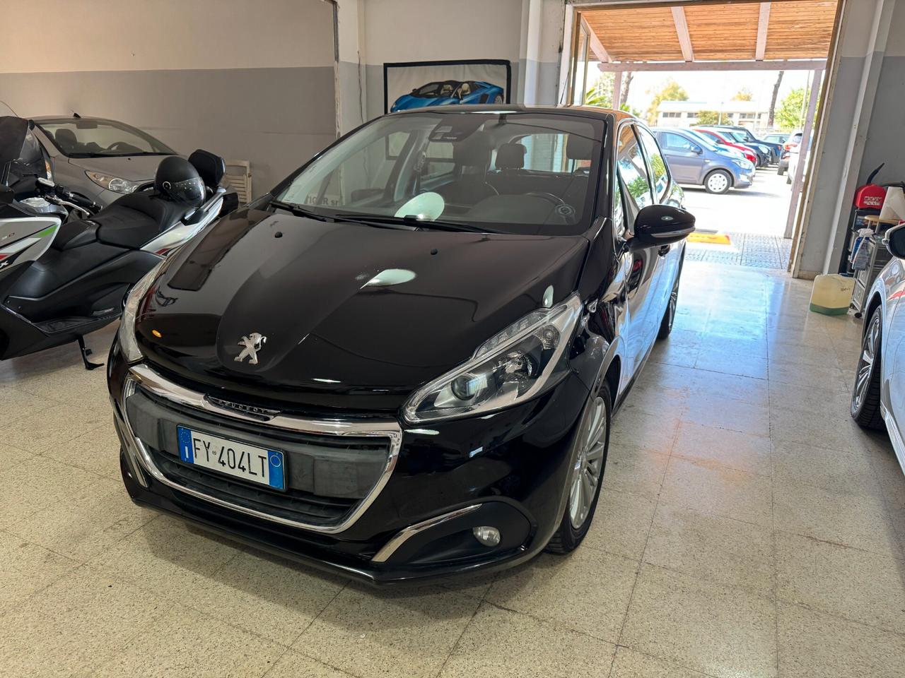 Peugeot 208 1.2 cc. GPL 82 cv. Allure NAVIGATORE