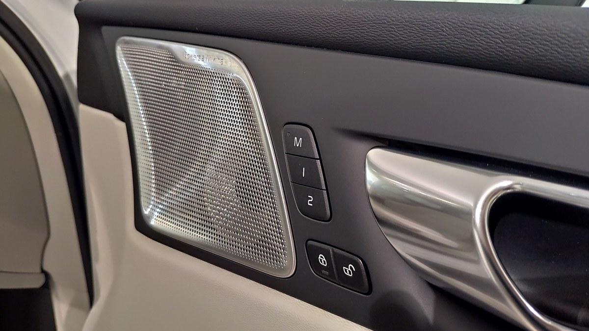 VOLVO Xc60 T8 Recharge Plug-In Hybrid Awd Aut. Ultimate Dark
