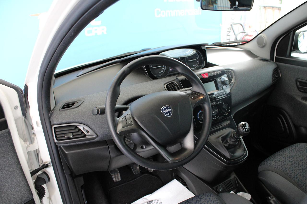 Lancia Ypsilon 1.0 FireFly 5 porte S&S Hybrid Ecochic Silver