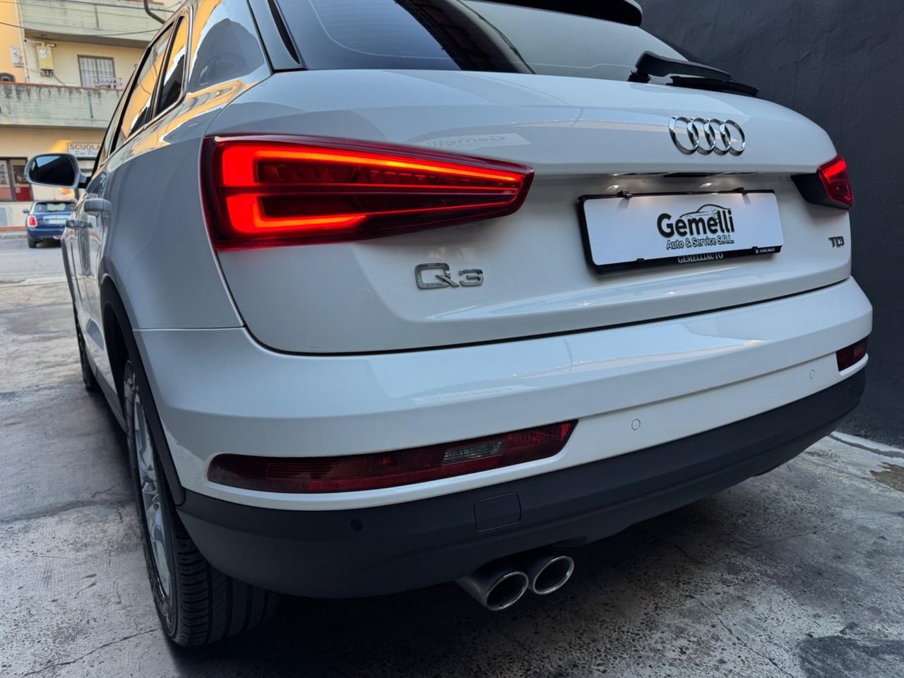 Audi Q3 2.0 TDI 120 CV Business Sport