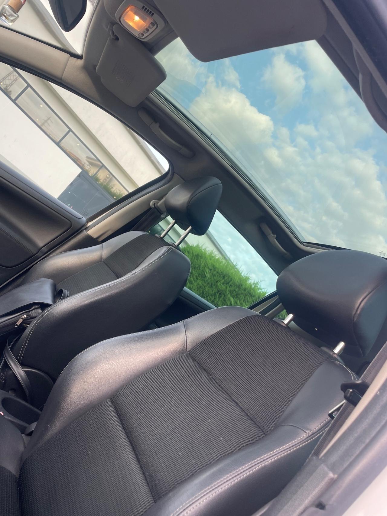 Peugeot 207 1.6 HDi SW Outdoor 2011 tetto perfetta