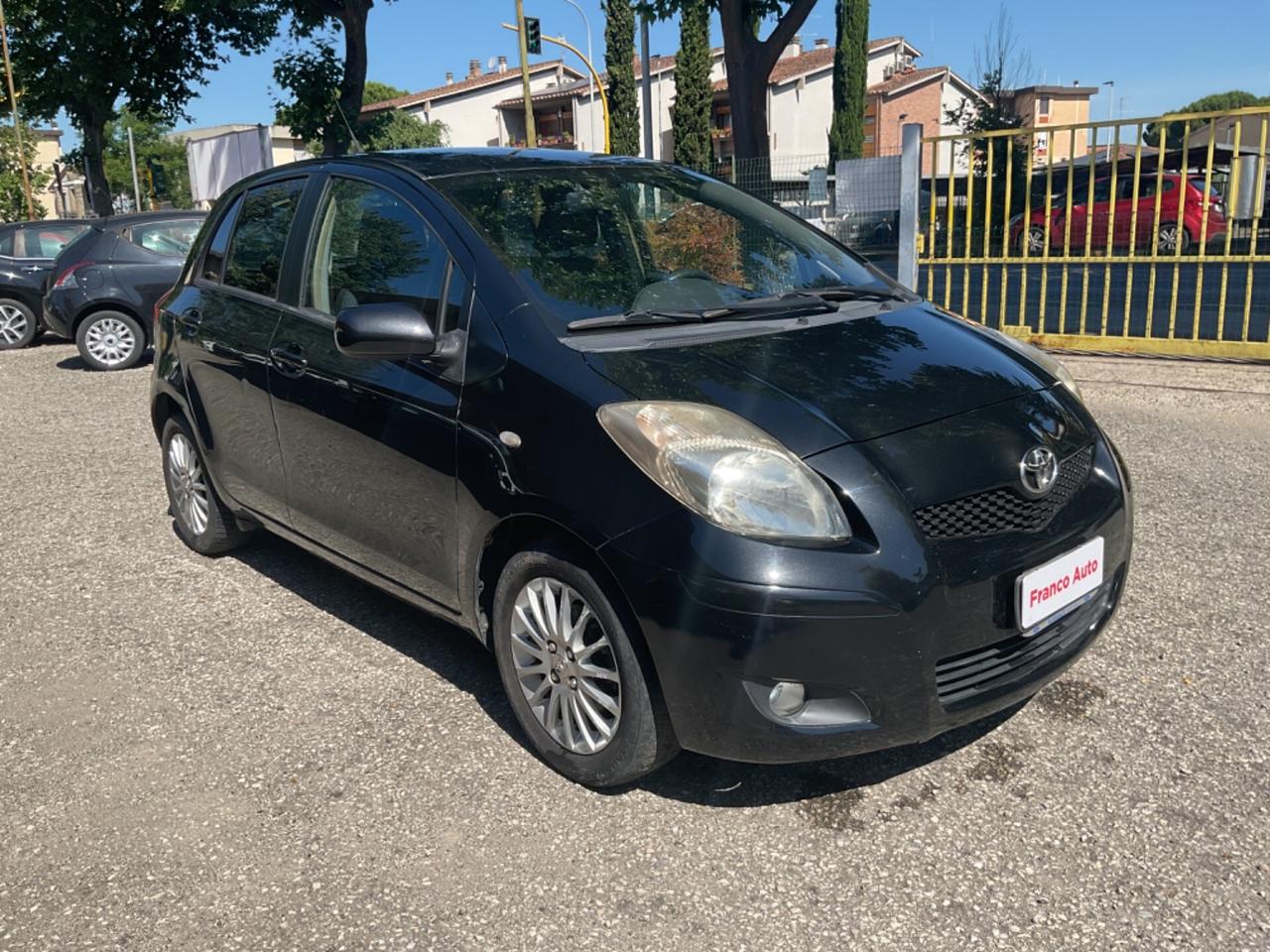 Toyota Yaris 1.3 5 port. OK NEOP. CAMBIO AUT.