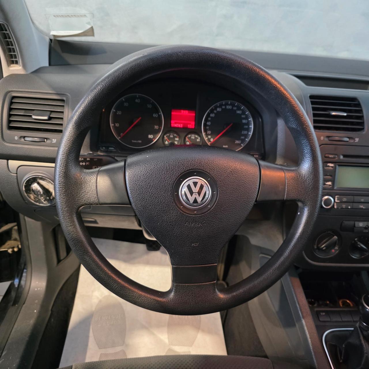 Volkswagen Golf 1.6 BENZINA NEOPATENTATI