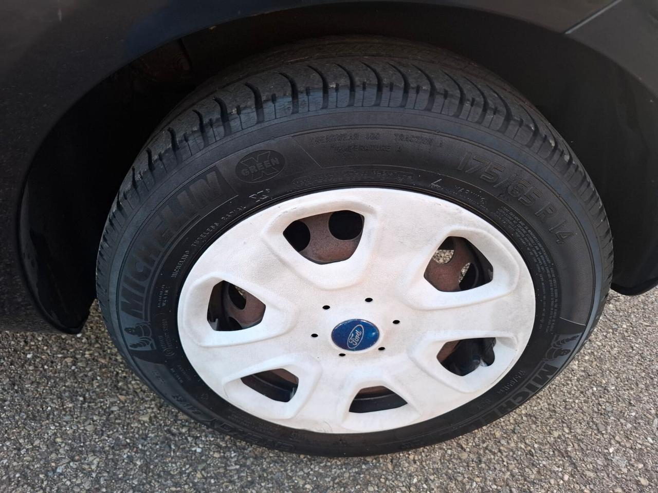 Ford Ka 1.2 benzina 2010 con SOLO 114.000 KM