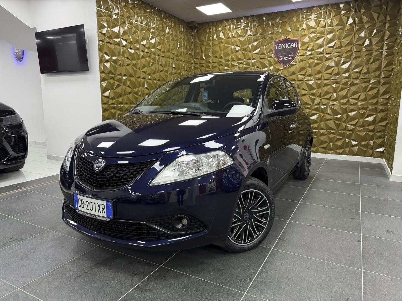 Lancia Ypsilon 1.0 FireFly 5 porte S&S Hybrid Ecochic Silver