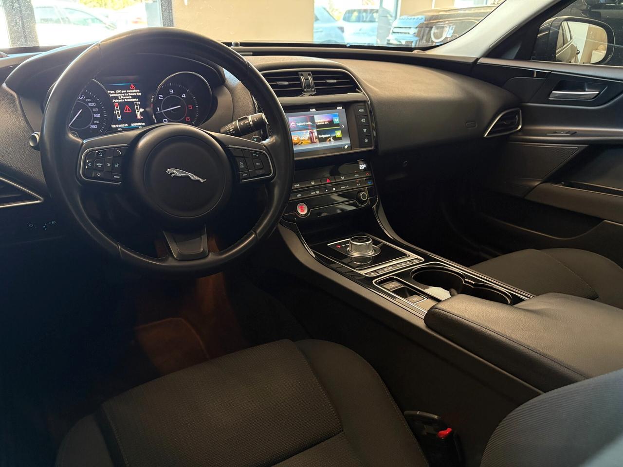 Jaguar XE 2.0 D Turbo 180CV aut. Prestige