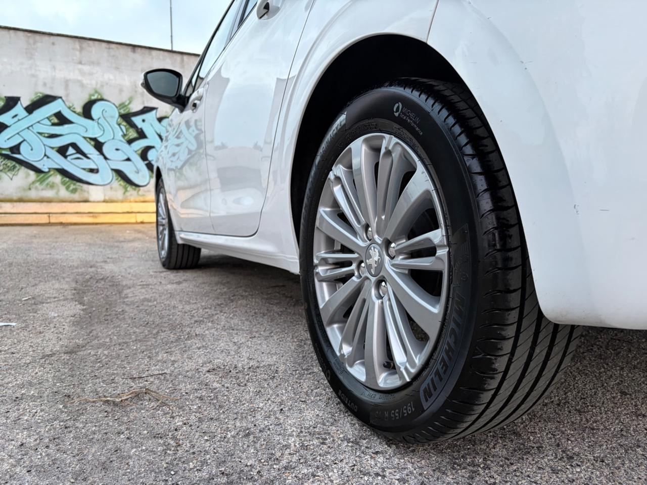 Peugeot 208 benzina 5 porte