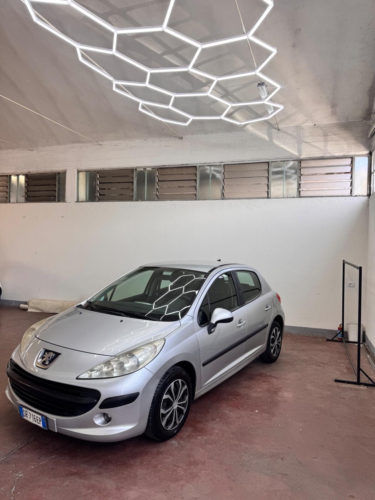 Peugeot 207 1.4 8V 75CV 5p. Neopatentati