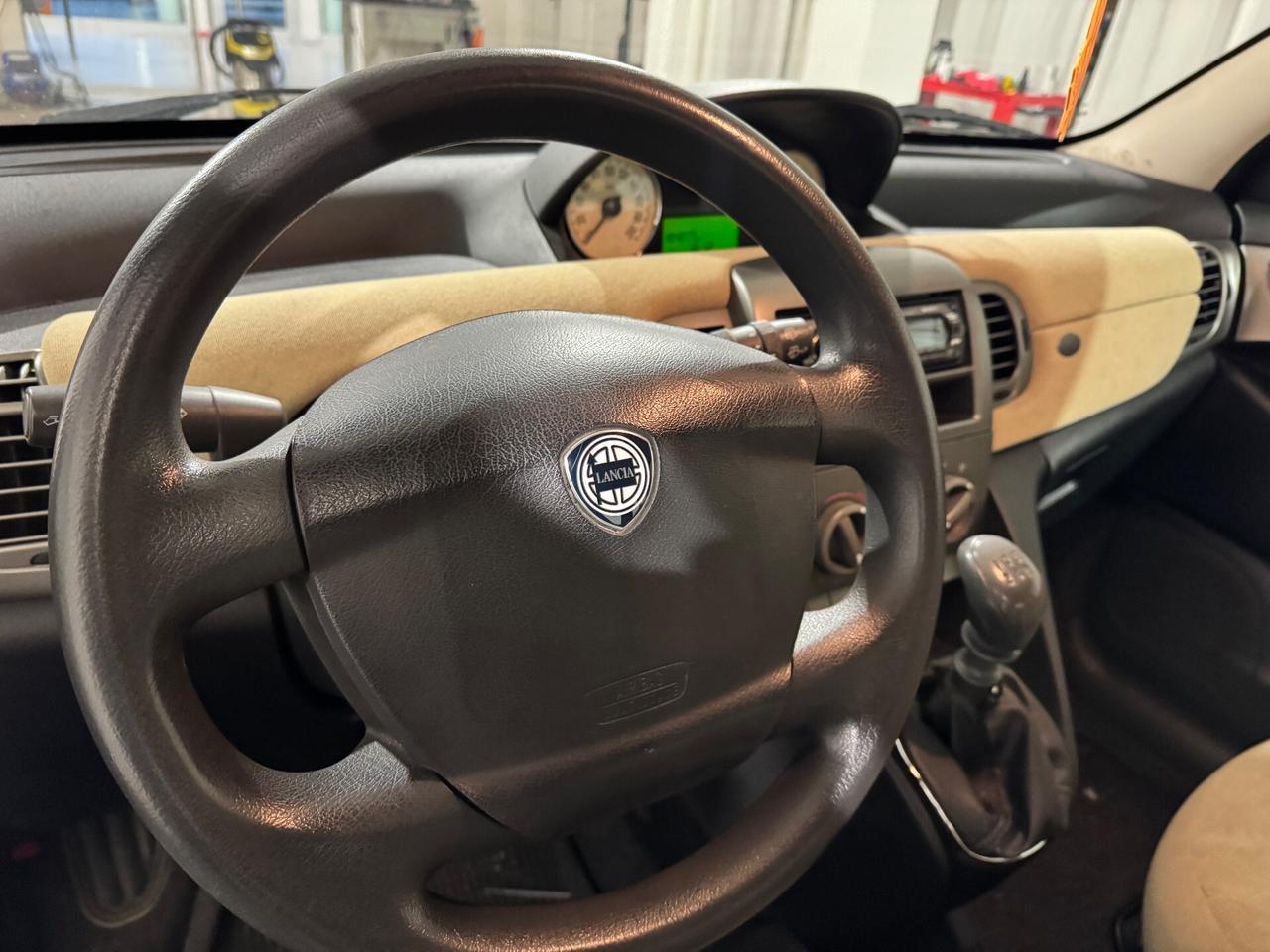 Lancia Ypsilon 1.2 16V Argento