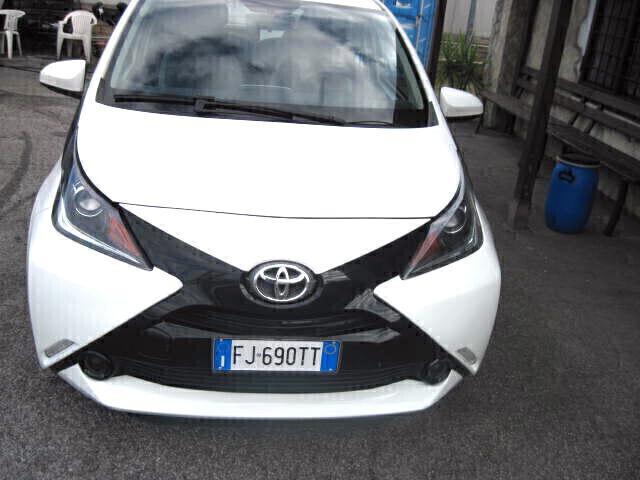 Toyota Aygo 1.0 VVT-i 69 CV 5 porte x-cool TSS FINANZIABILE NEOPATENTATI