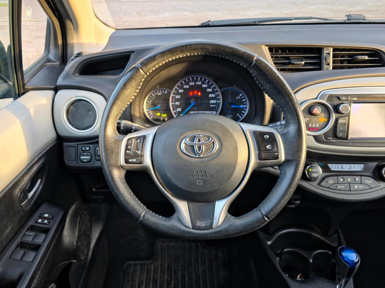 Toyota Yaris 1.5 Hybrid 5 porte Lounge E5B Automatico NEO 2014