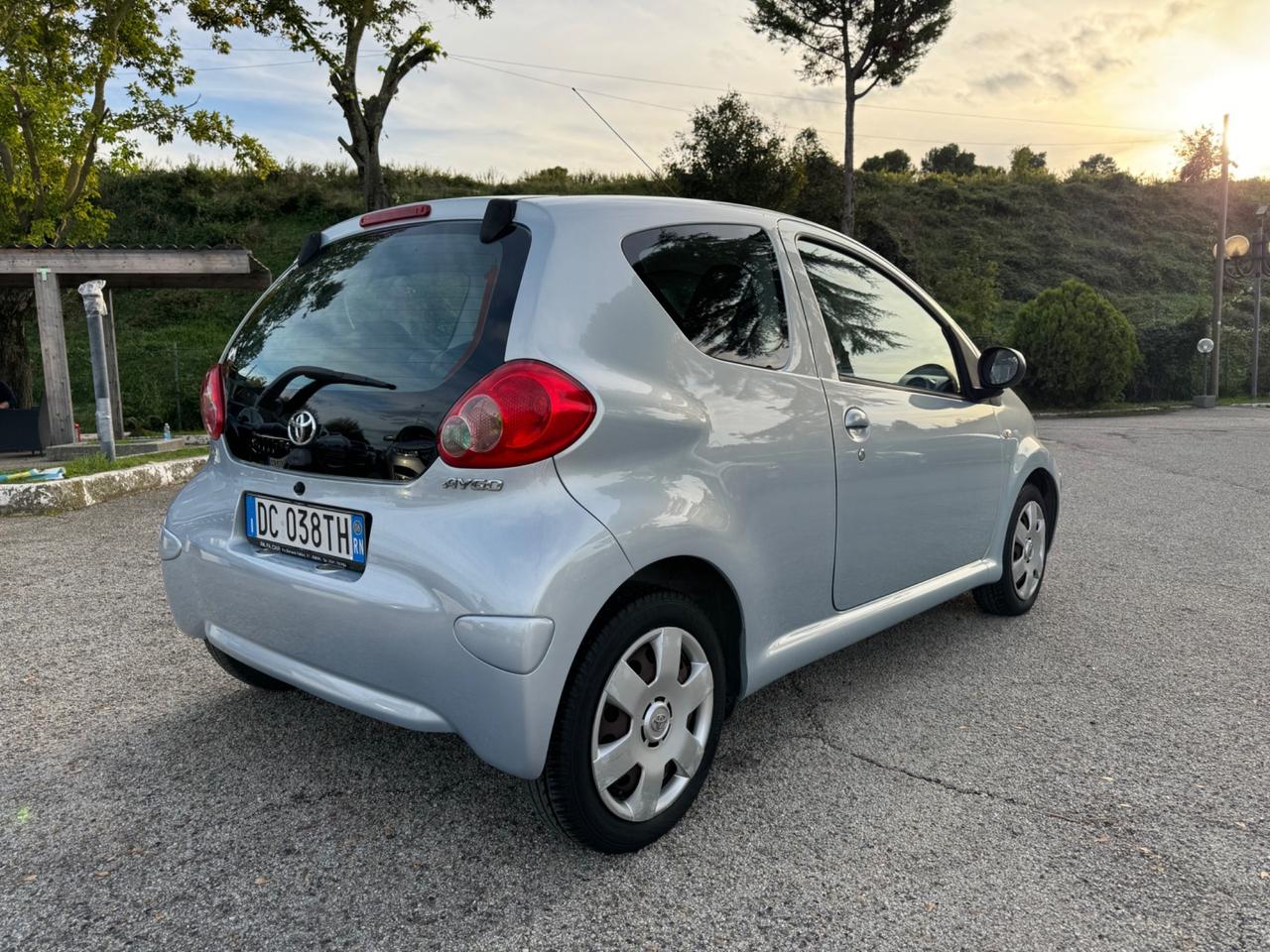 Toyota Aygo 1.0 12V VVT-i 3 porte Sol NEOPATENTATI