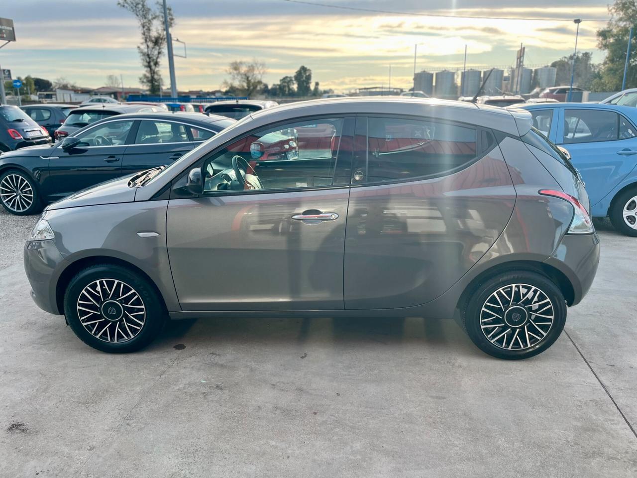 Lancia Ypsilon 1.0 FireFly 5 porte S&S Hybrid Ecochic