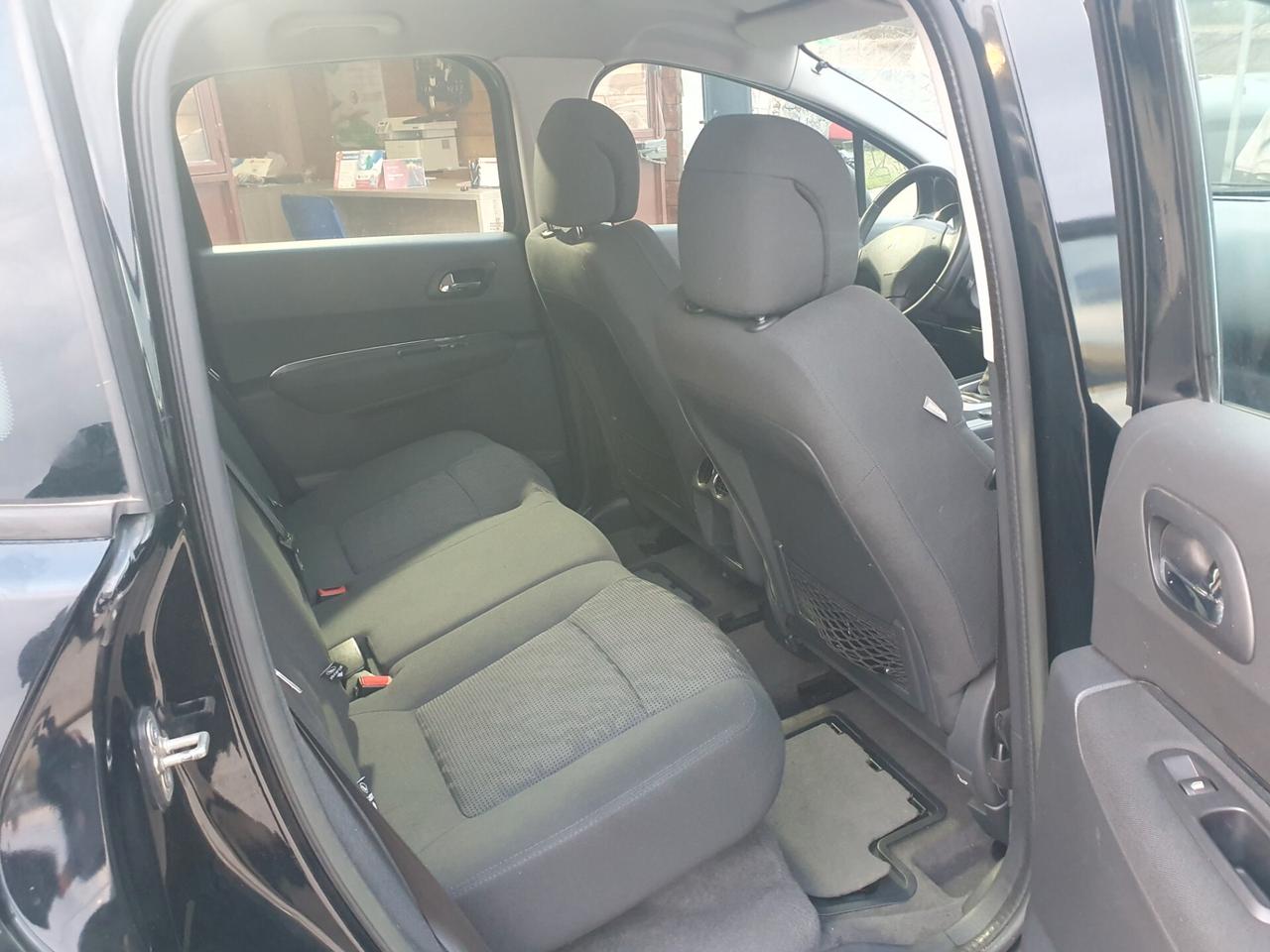 Peugeot 3008 1.6 HDi 115CV Business