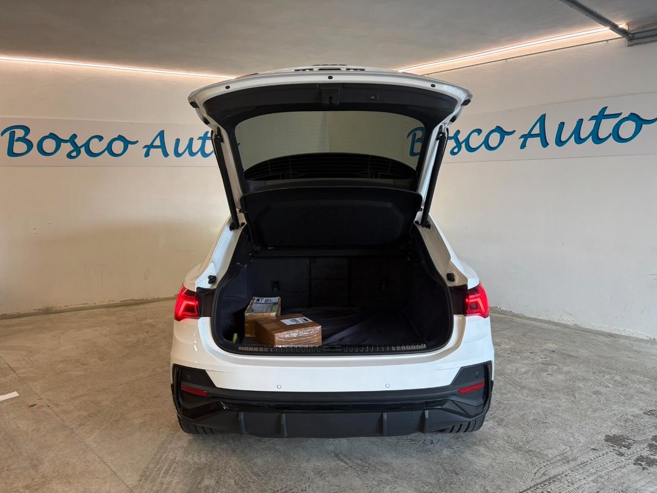 Audi Q3 Sportback 40 2.0 tdi Identity Black quattro 193cv s-tronic