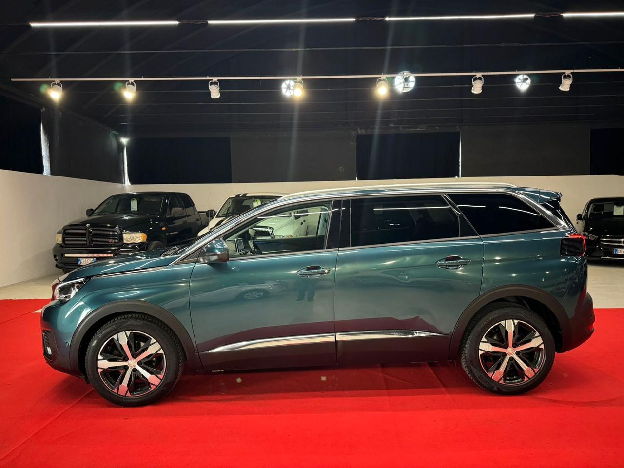 PEUGEOT 5008 GT LINE