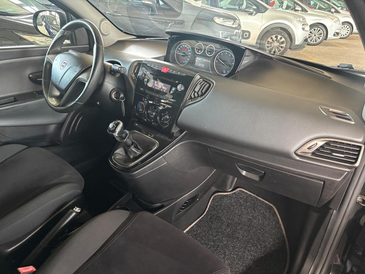 Lancia Ypsilon 1.2 69CV 5 porte S&S Platinum NEOPATENTATO