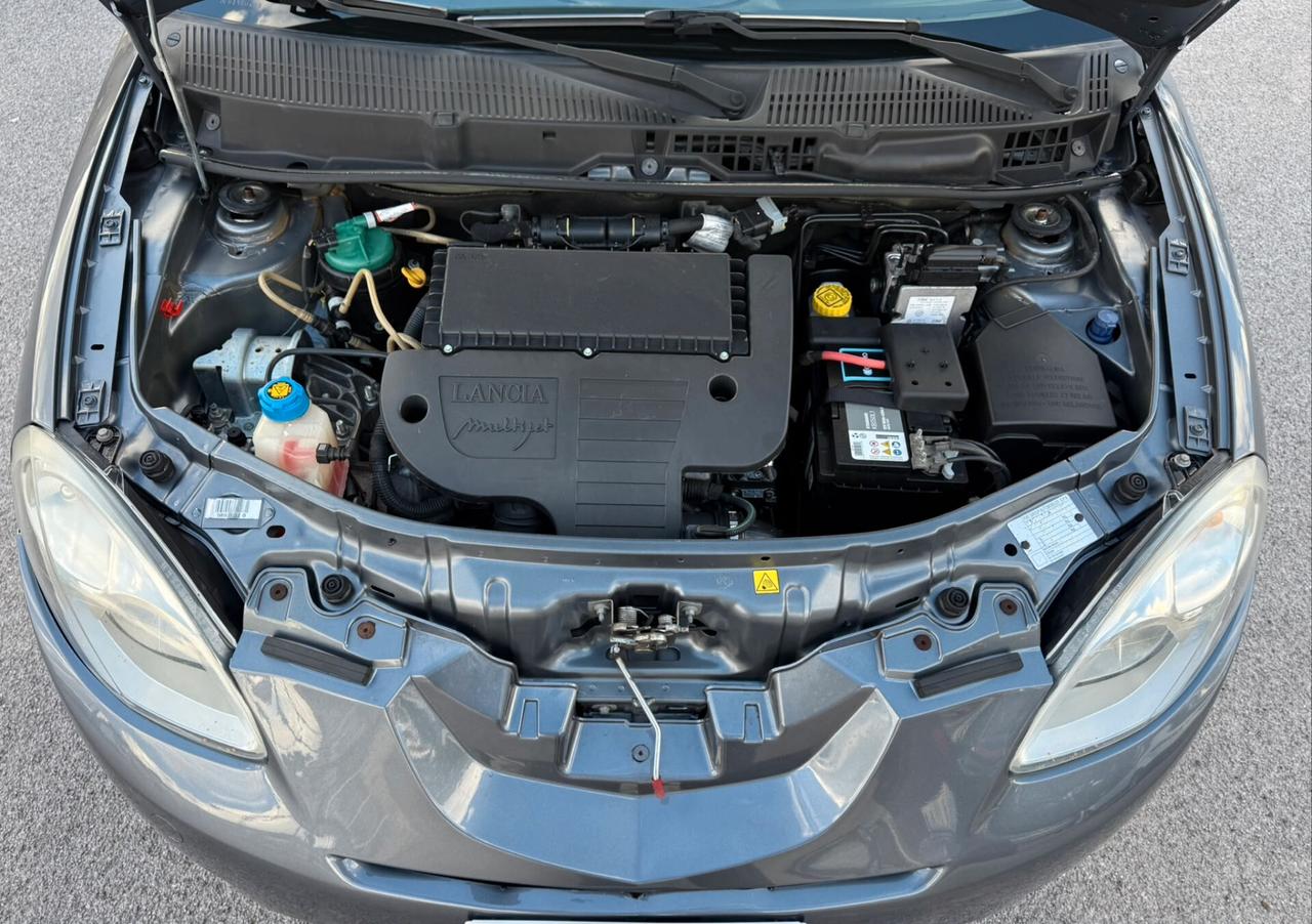 Lancia Ypsilon 1.3 MJT 75 CV Argento