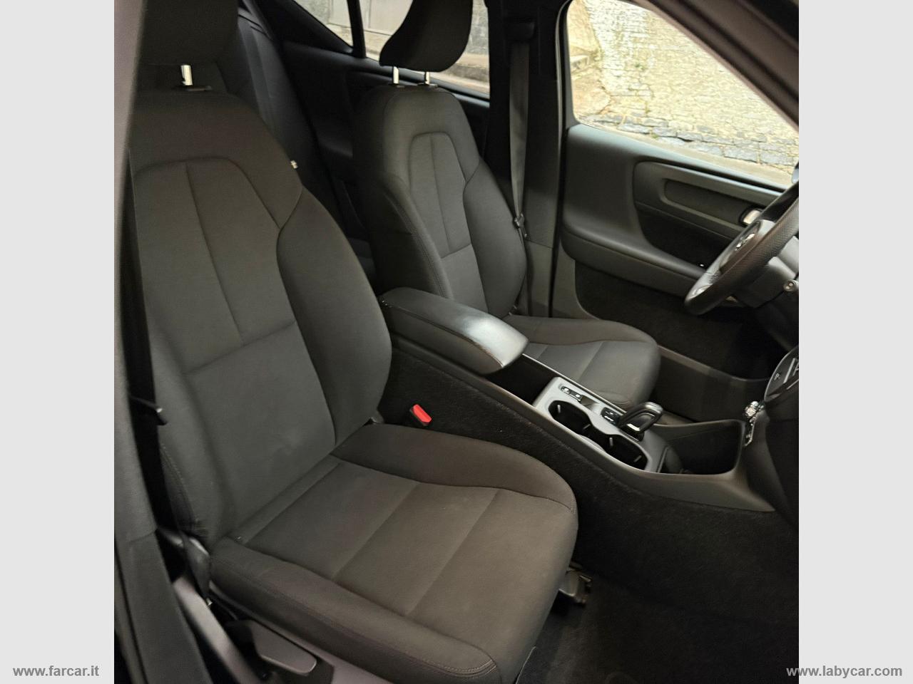 VOLVO XC40 D3 AWD Geartronic Momentum Core