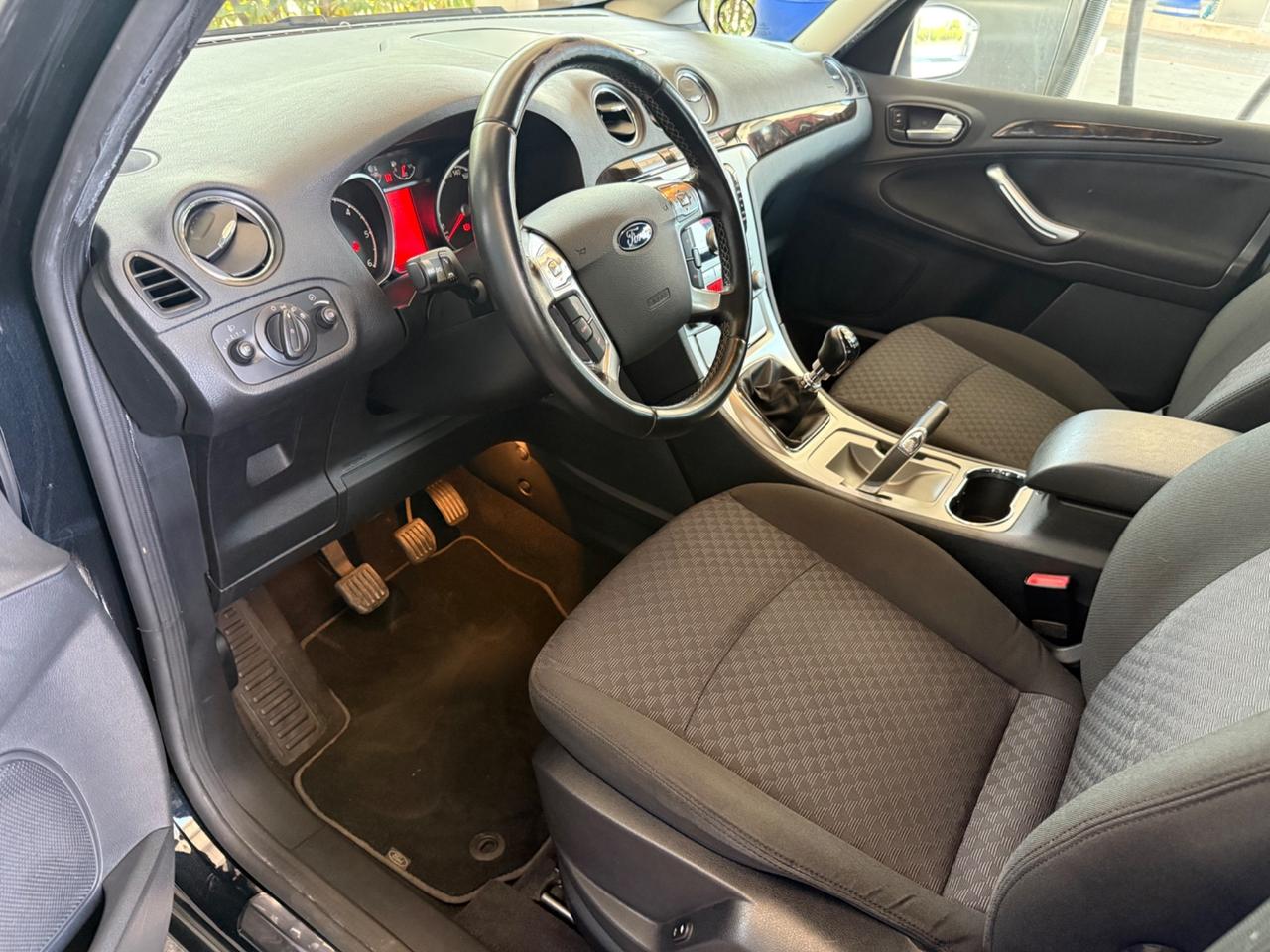 Ford Galaxy 2.0 TDCi 140 CV Ghia DPF