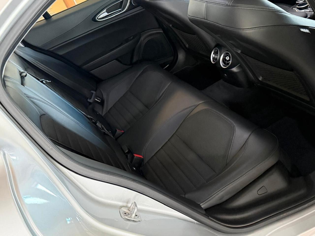 Alfa Romeo Giulia 2.2 TURBODIESEL 160 cv. AT8 EXECUTIVE (Nav)