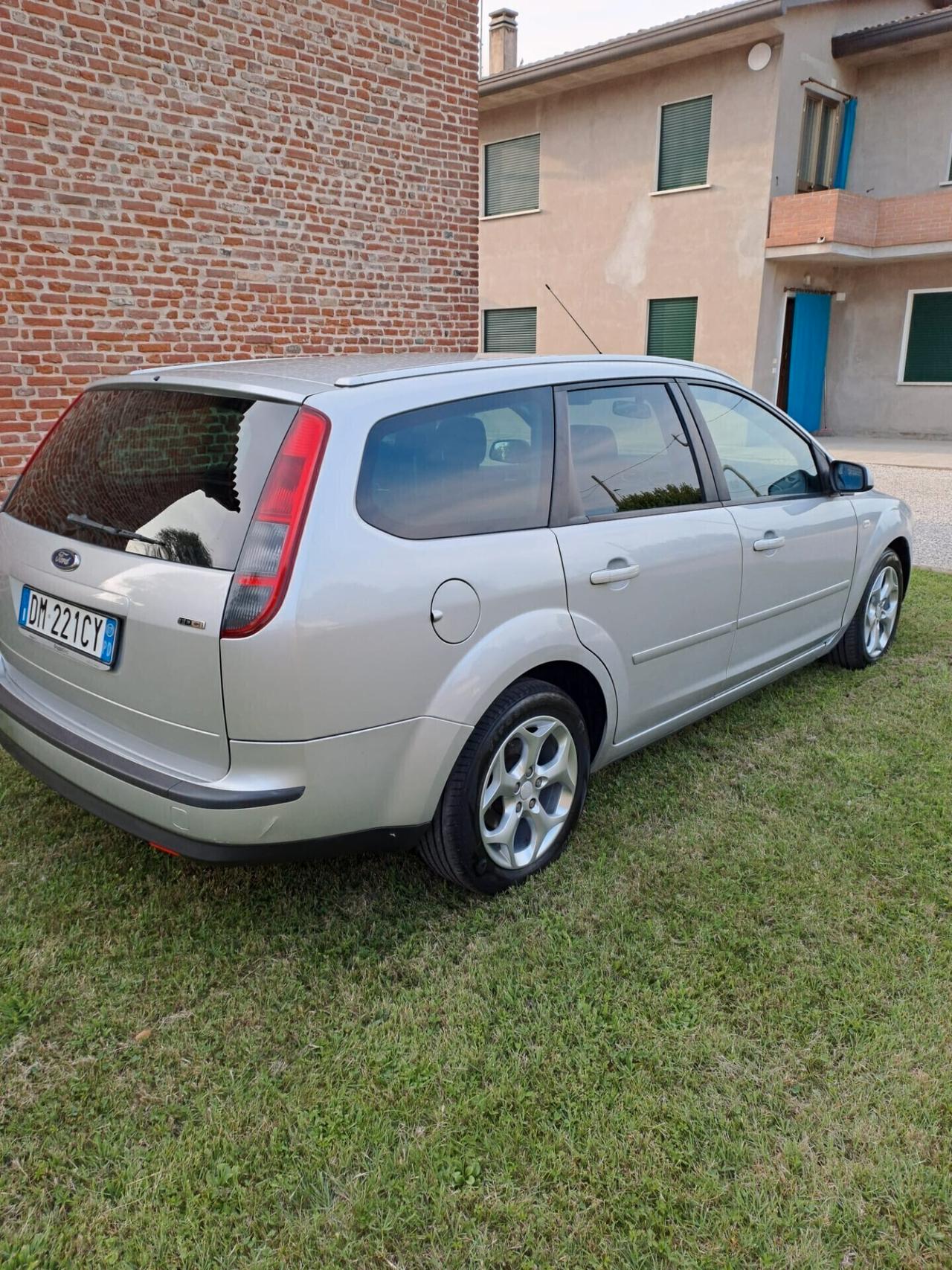 FORD FOCUS PARI AL NUOVO