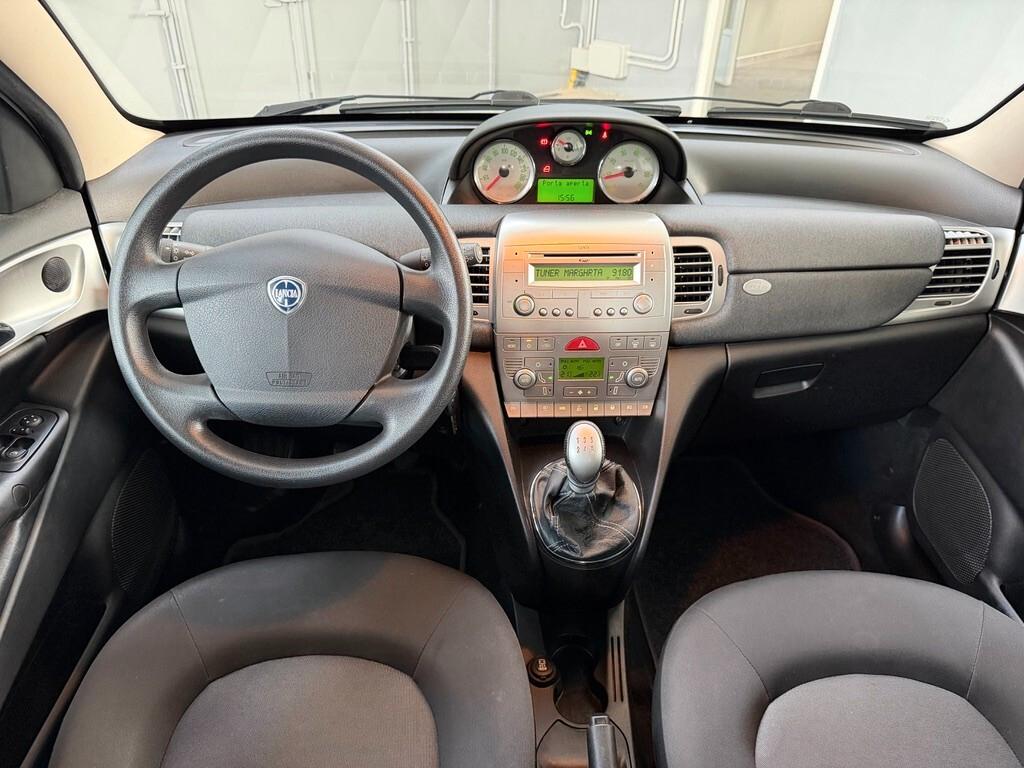 Lancia Ypsilon 1.2 69 CV Unyca