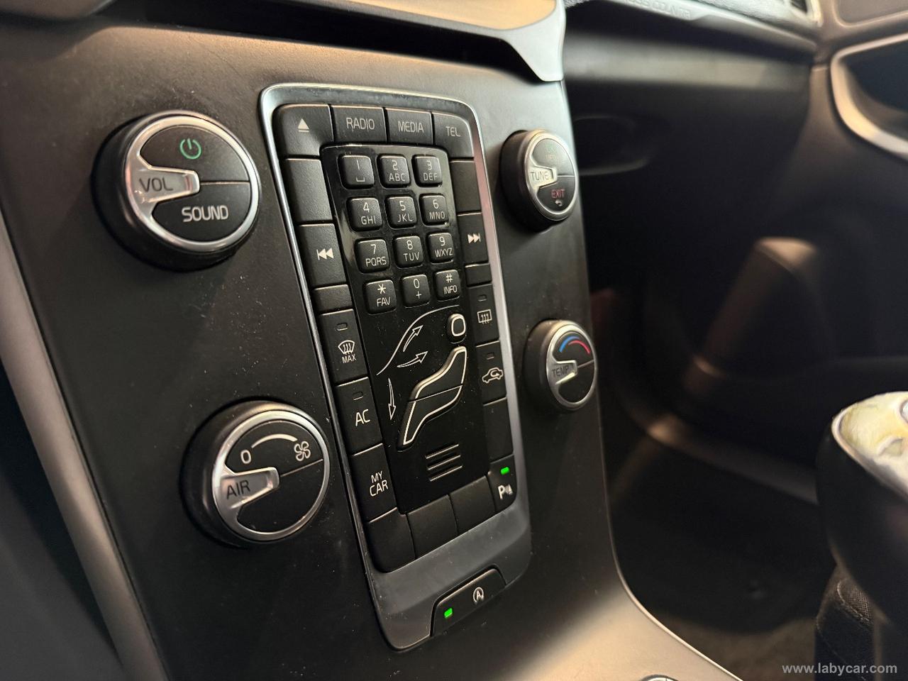 VOLVO V40 Cross Country D2 Summum