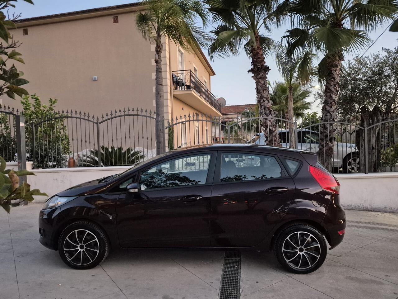Ford Fiesta 1.4 TDCi 70CV 5 porte Titanium