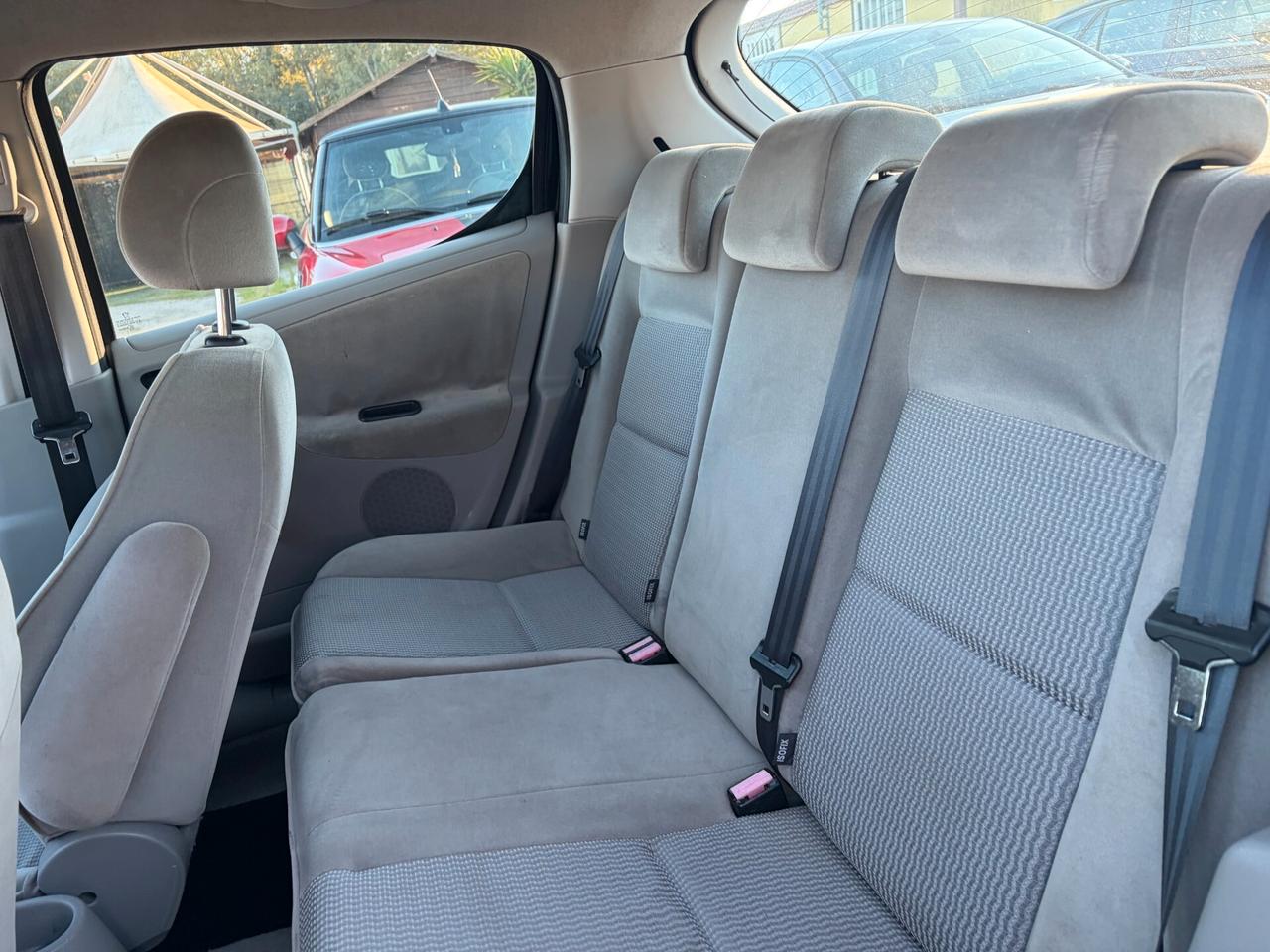 PEUGEOT 207 1.4 HDI 70 CV ADATTA NEOPATENTATI