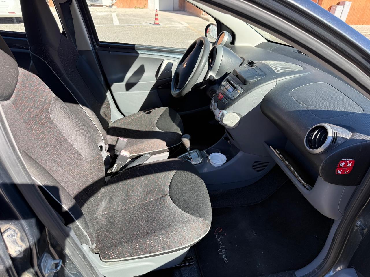 Peugeot 107 1.0 68CV 5p. Sweet Years 2Tronic