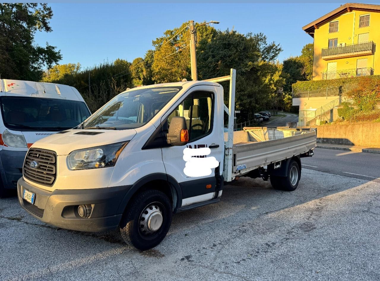 Ford transit incidentato