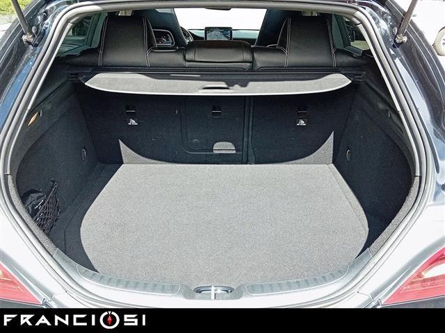 MERCEDES-BENZ CLA Shooting Brake 200 D Night edition 4Matic 7G D