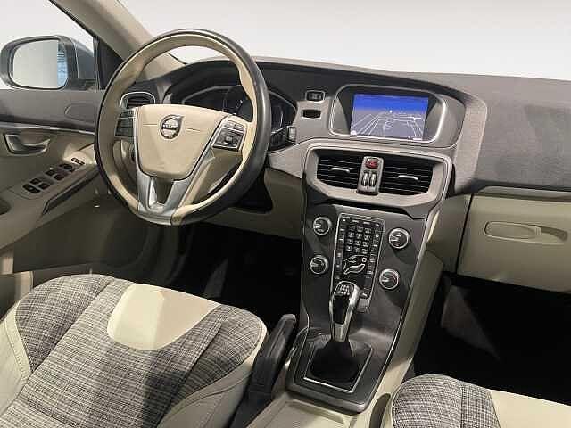 Volvo V40 2.0D 120CV Business Plus - IVA ESPOSTA