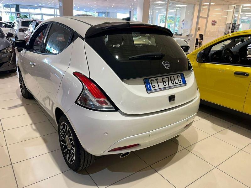 Lancia Ypsilon Ypsilon 1.0 FireFly 5 porte S&S Hybrid Platino