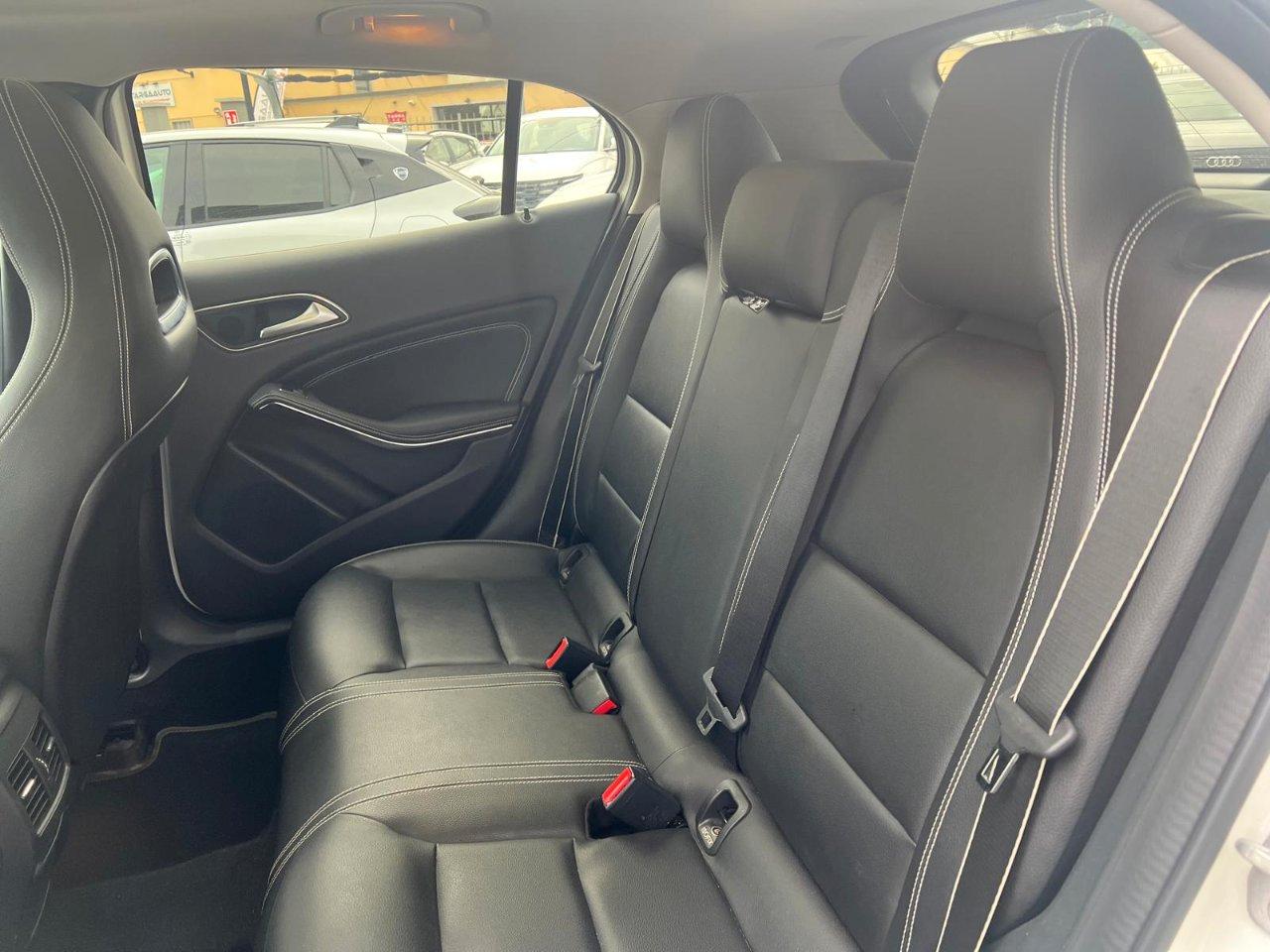Mercedes GLA 180 Night Edition auto