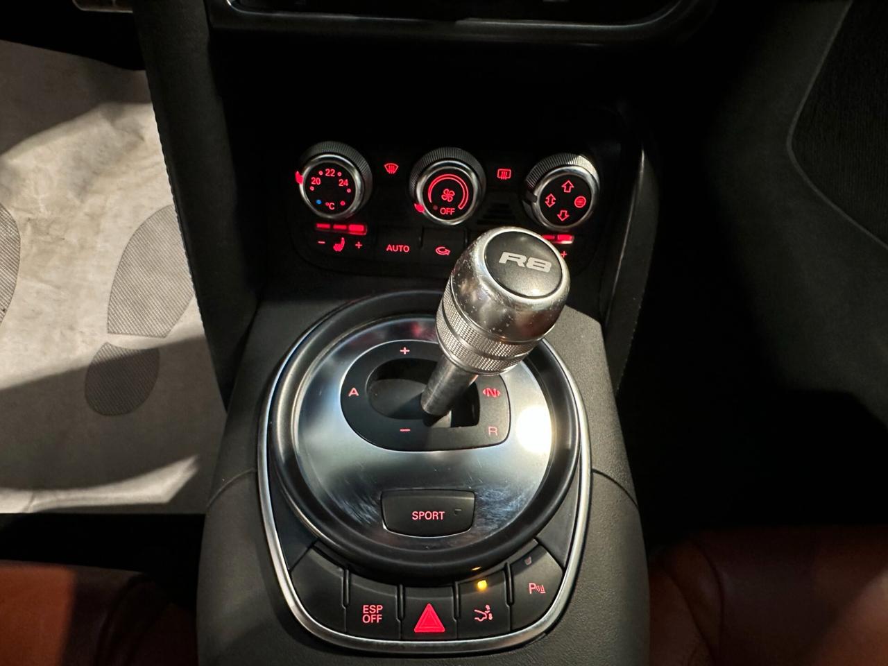 Audi R8 4.2 V8 FSI quattro R tronic - CERCHI 20?