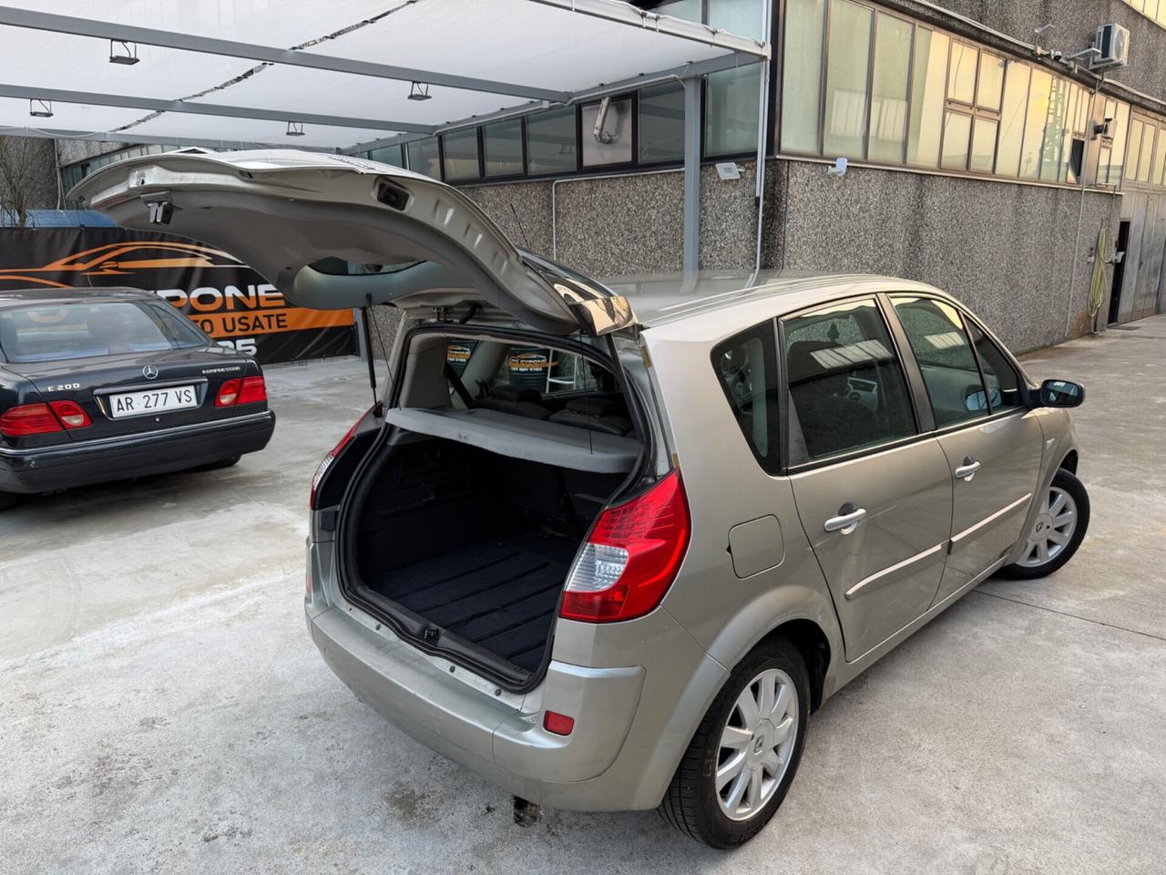 Renault Scénic 1.6 benzina euro4 spaziosa neopatentati