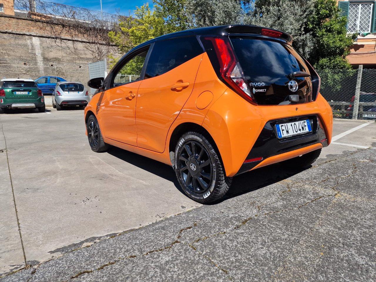 Toyota Aygo 5 Porte Aygo 5p 1.0 x-wave Orange m-mt 72cv cambio automatico