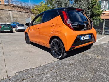 Toyota Aygo 5 Porte Aygo 5p 1.0 x-wave Orange m-mt 72cv cambio automatico - Veicolo Usato
