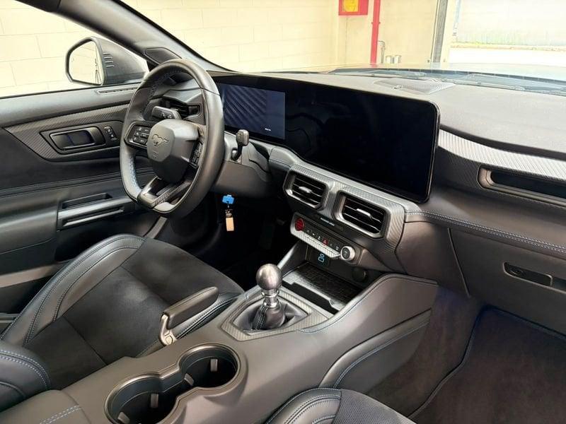 Ford Mustang 5.0 V8 453CV Dark Horse