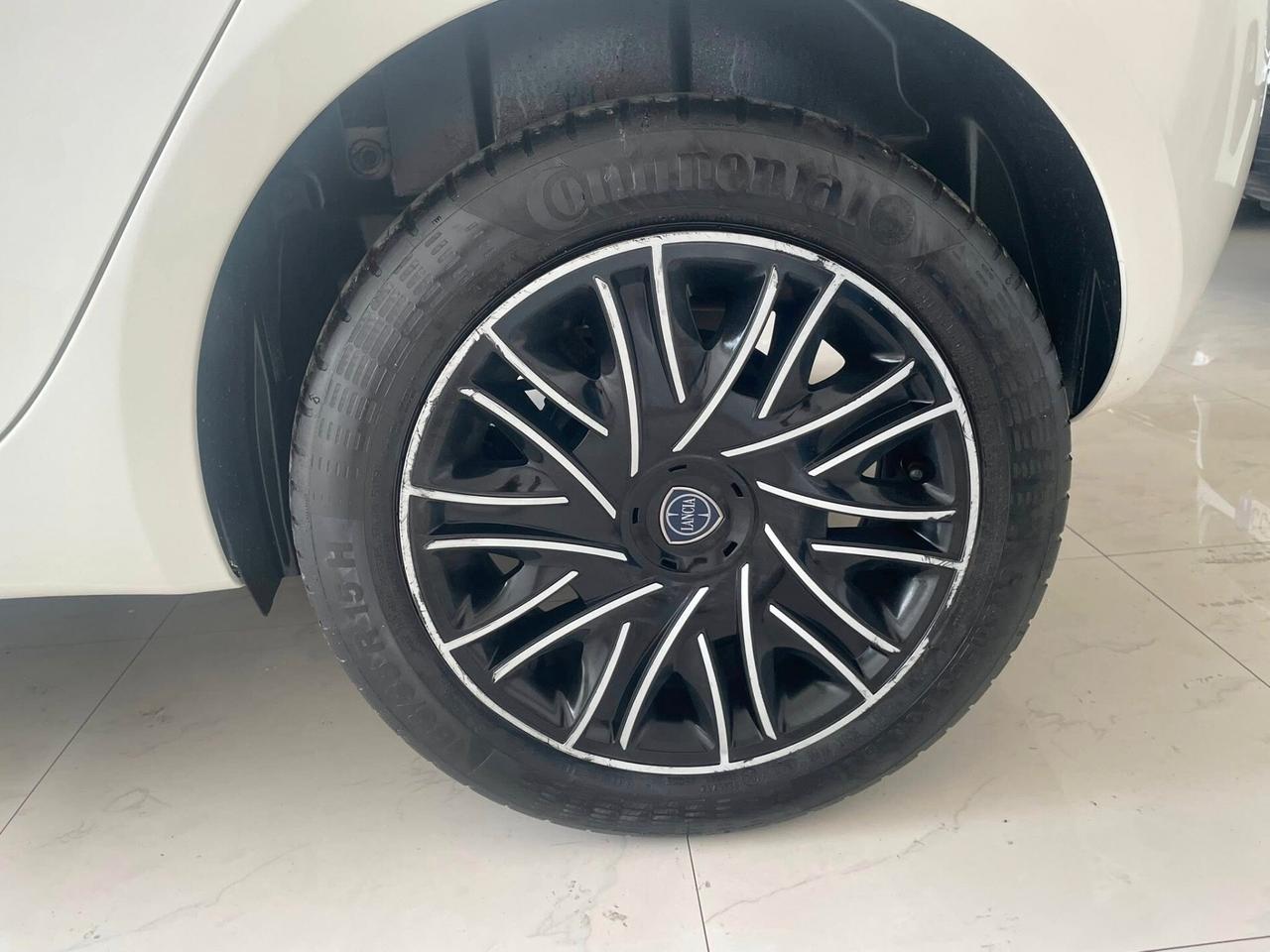 Lancia Ypsilon 1.0 FireFly 5 porte S&S Hybrid Alberta Ferretti