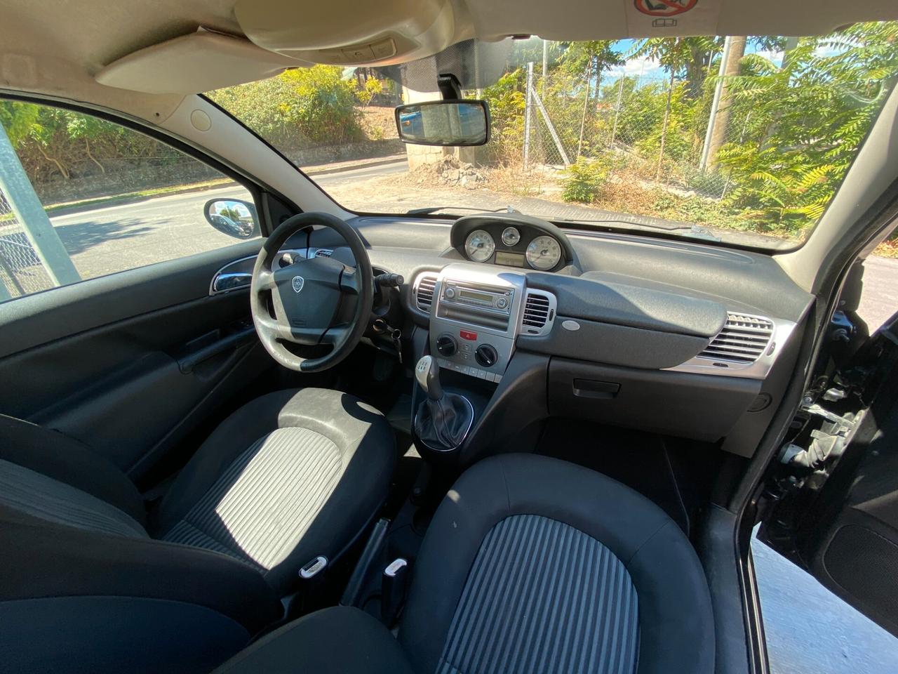 Lancia Ypsilon 1.3 MJT 75 CV Argento