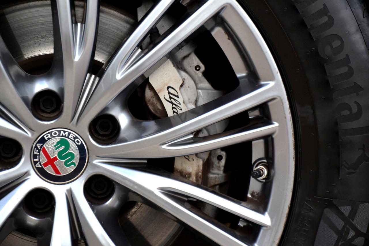 Alfa Romeo Stelvio 2.2 160CV AT8 *FULL LED+NAVI+PDC+RCAM+F1+PRIVACY*